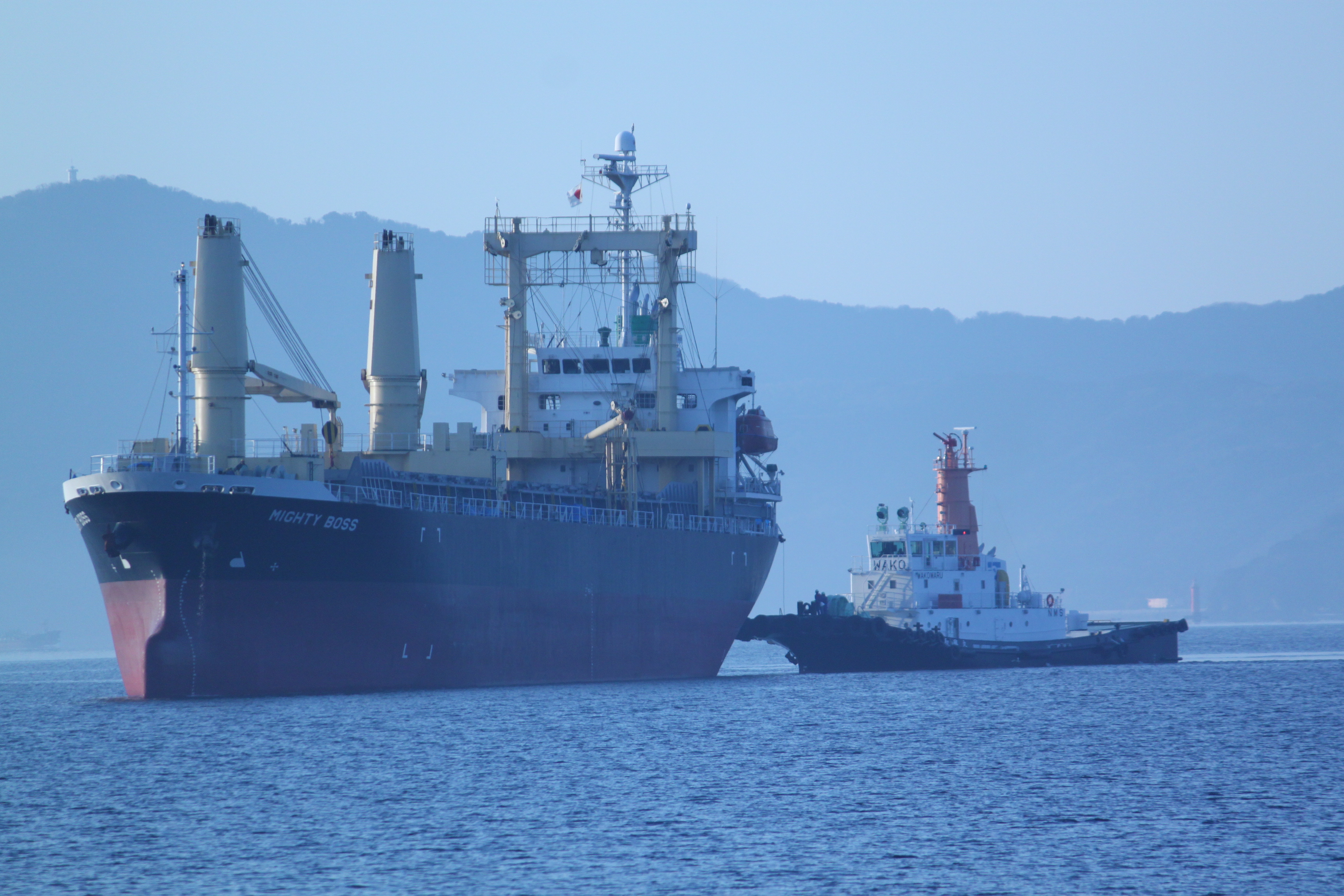 曳船と綱取作業|船舶代理店業 港湾荷役作業 通関業なら山口県 平生町の平生港運